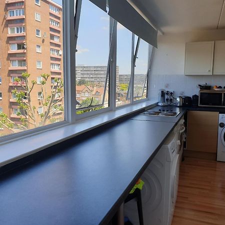 לונדון Double Room In Private Apartment מראה חיצוני תמונה