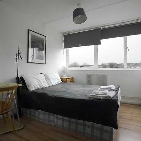 לונדון Double Room In Private Apartment מראה חיצוני תמונה
