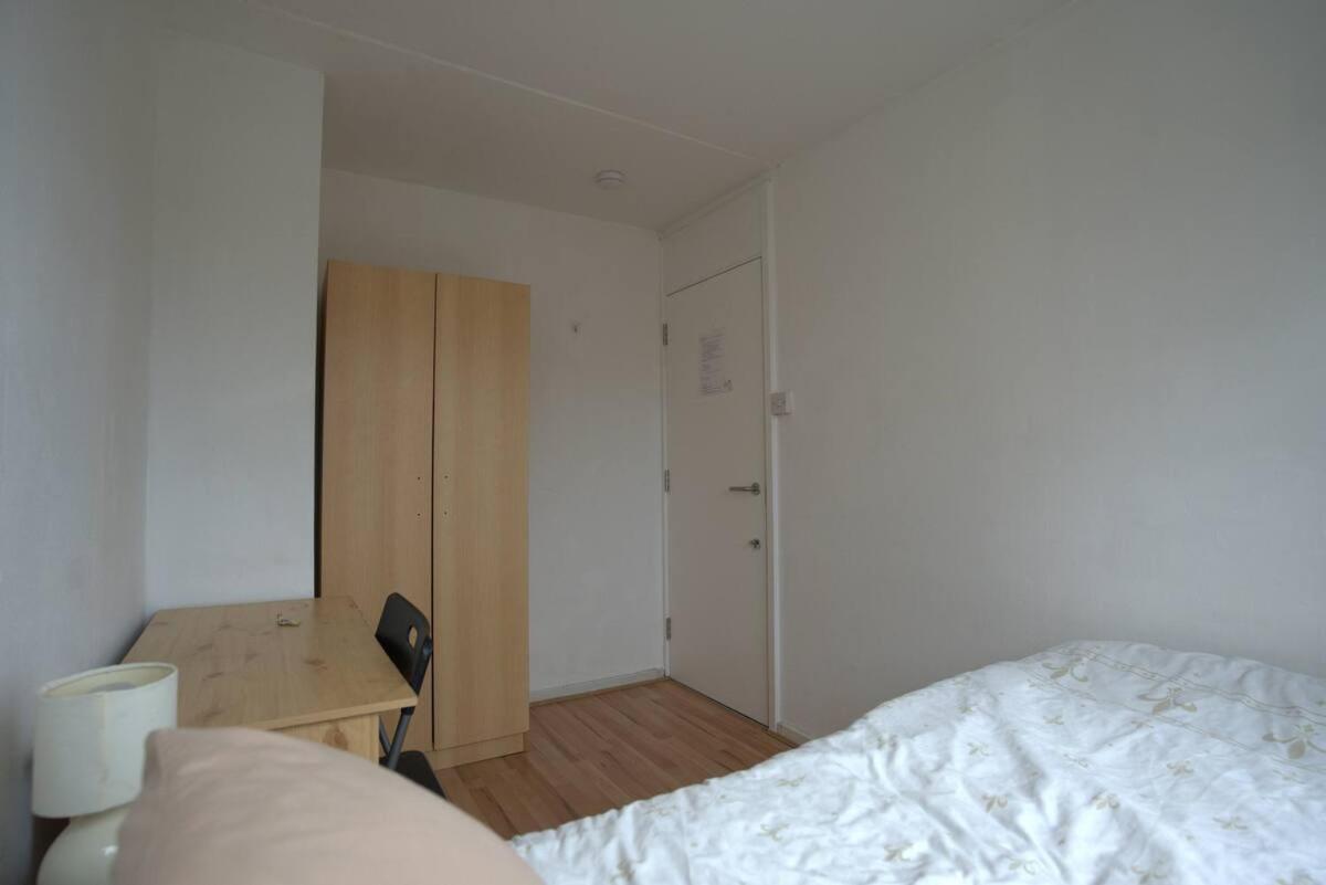 לונדון Double Room In Private Apartment מראה חיצוני תמונה