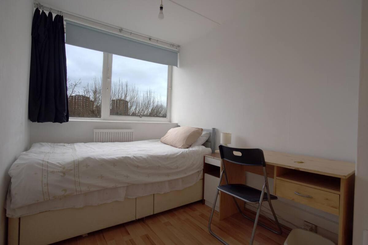 לונדון Double Room In Private Apartment מראה חיצוני תמונה